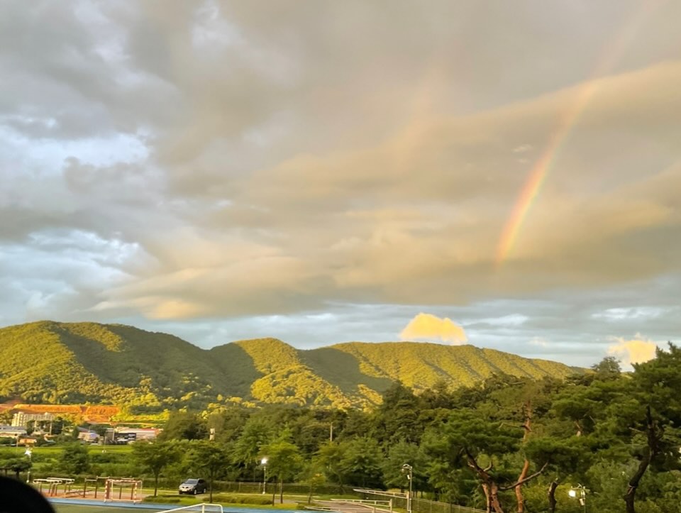 Photo by 기독교동아리 ECU | 서울교대 캠퍼스 on April 06, 2026. May be an image of cloud, twilight and text.