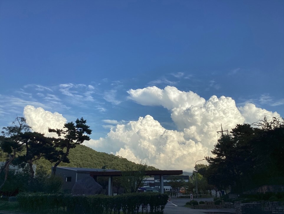 Photo by 기독교동아리 ECU | 서울교대 캠퍼스 on April 06, 2026. May be an image of cloud, twilight and text.